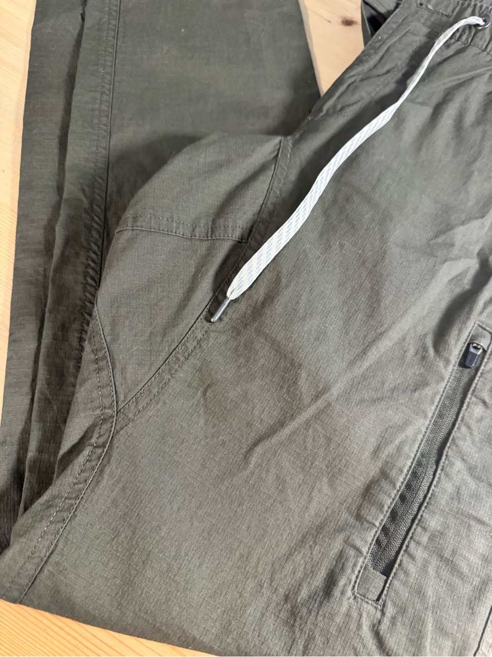 VUORI OLIVE GREEN RISE AND SHINE BRAND NEW MENS PANT - Picture 10 of 11